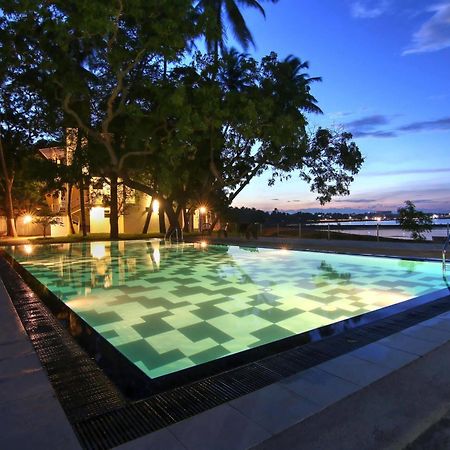 Jade Green Hotel Hambantota Exteriör bild