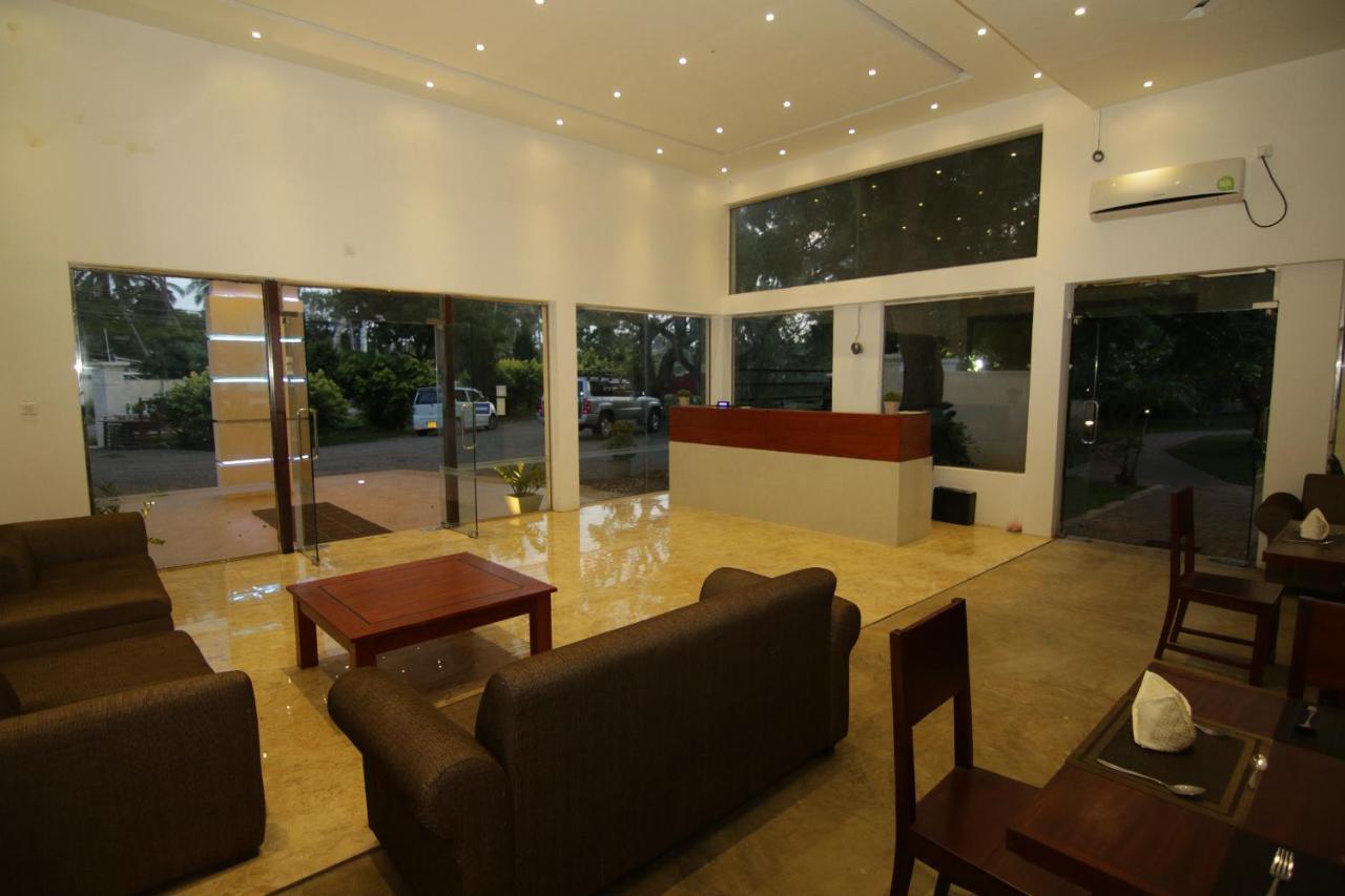 Jade Green Hotel Hambantota Exteriör bild
