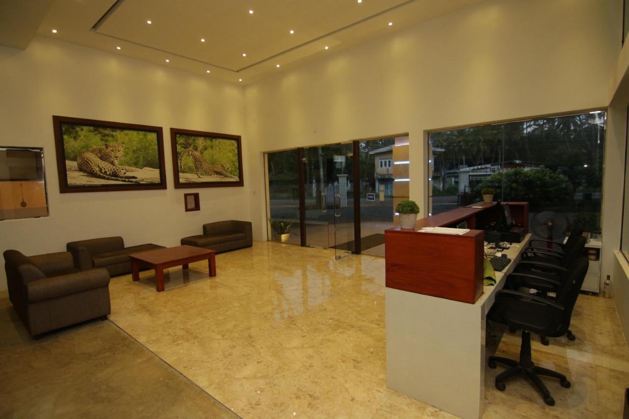 Jade Green Hotel Hambantota Exteriör bild