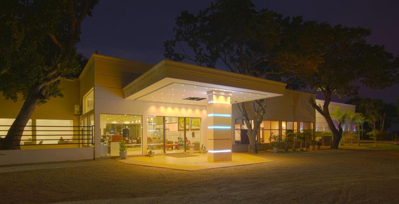 Jade Green Hotel Hambantota Exteriör bild