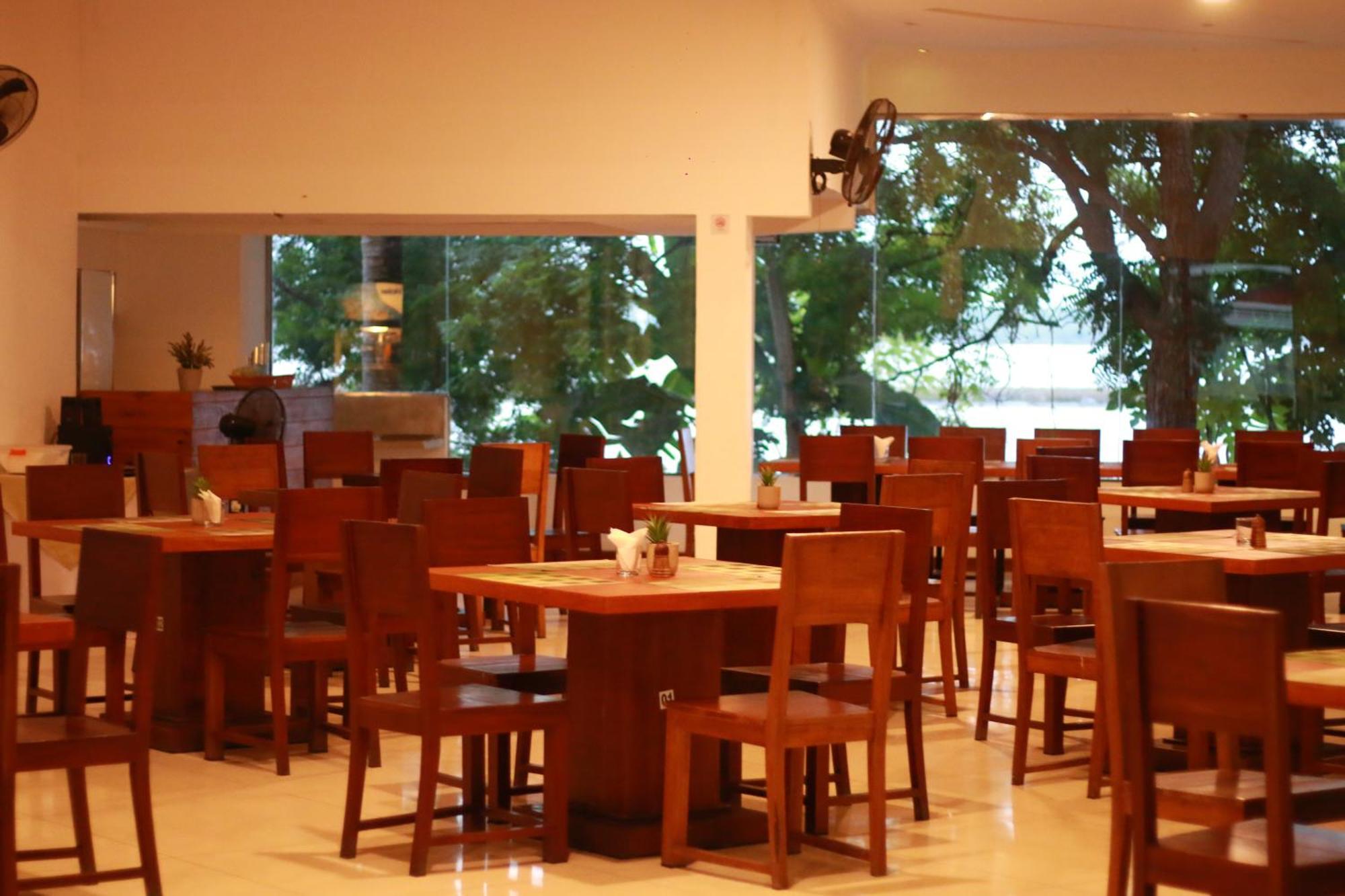 Jade Green Hotel Hambantota Exteriör bild