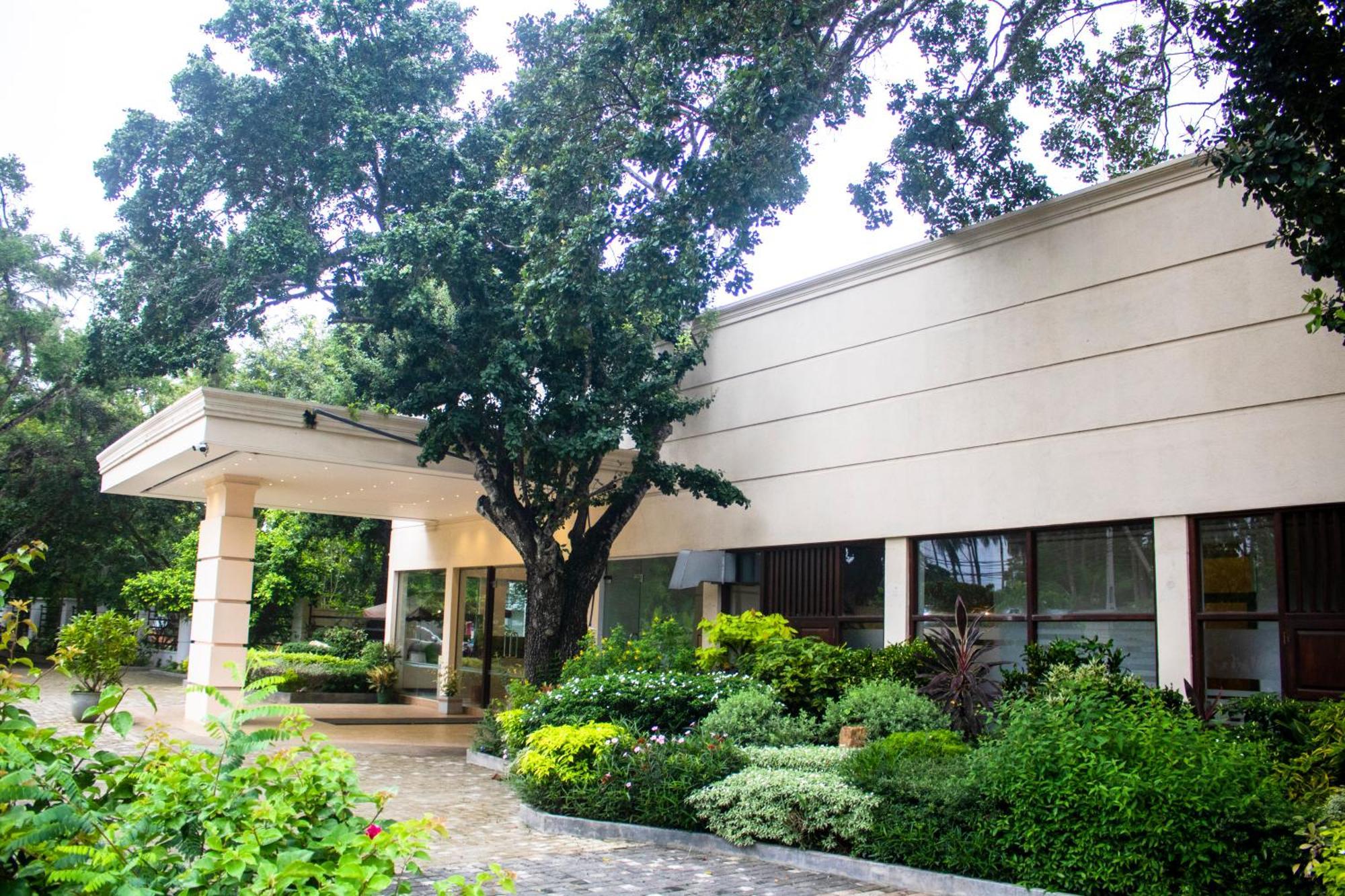 Jade Green Hotel Hambantota Exteriör bild