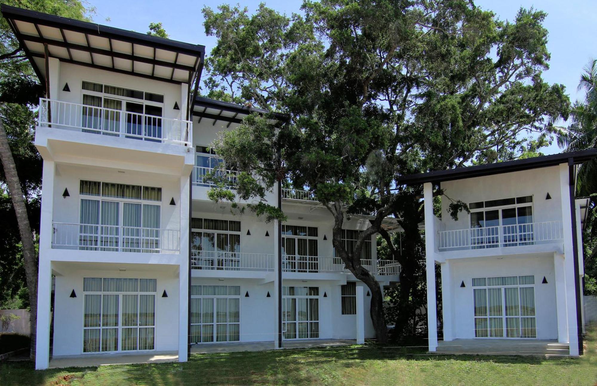Jade Green Hotel Hambantota Exteriör bild