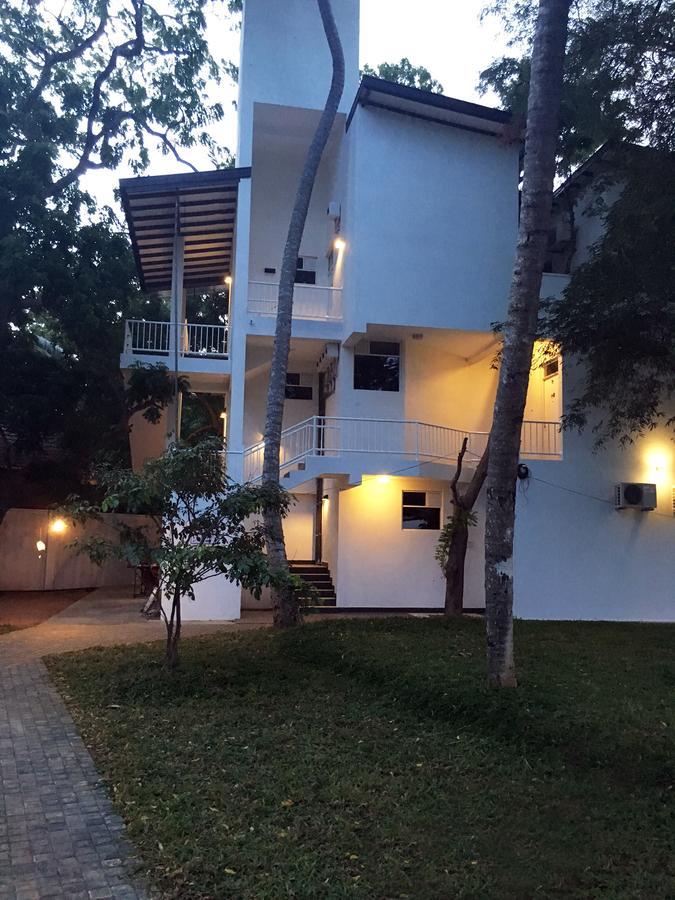 Jade Green Hotel Hambantota Exteriör bild