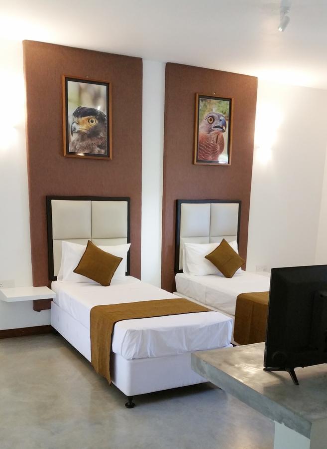 Jade Green Hotel Hambantota Exteriör bild
