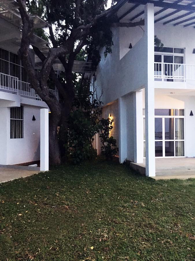 Jade Green Hotel Hambantota Exteriör bild