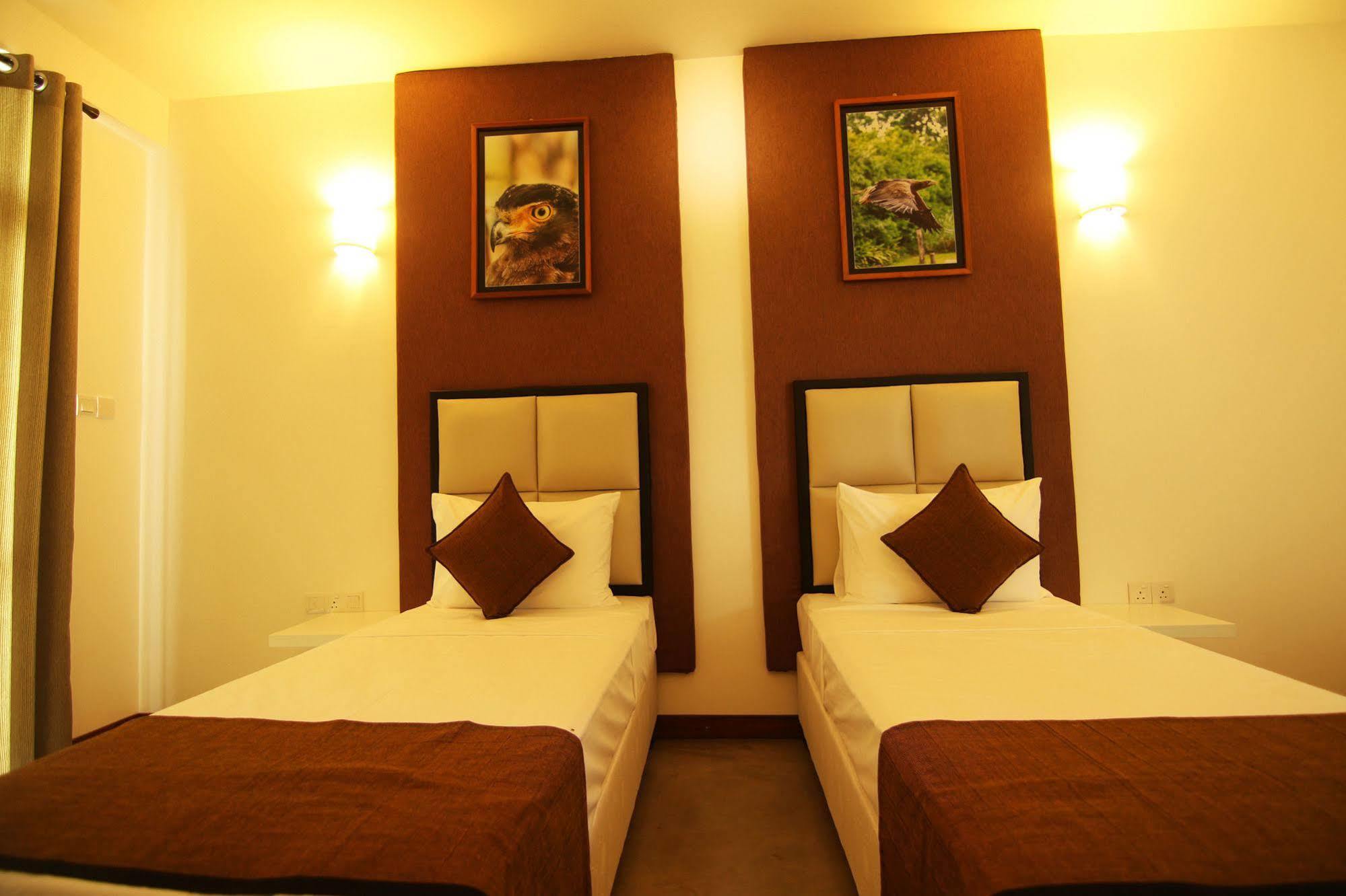 Jade Green Hotel Hambantota Exteriör bild