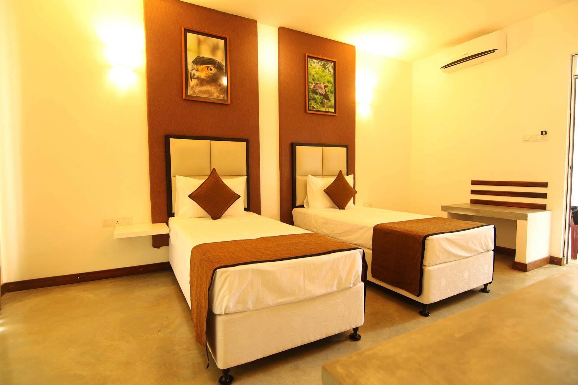 Jade Green Hotel Hambantota Exteriör bild