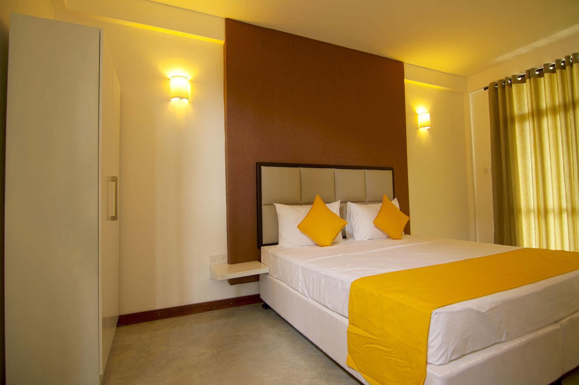 Jade Green Hotel Hambantota Exteriör bild