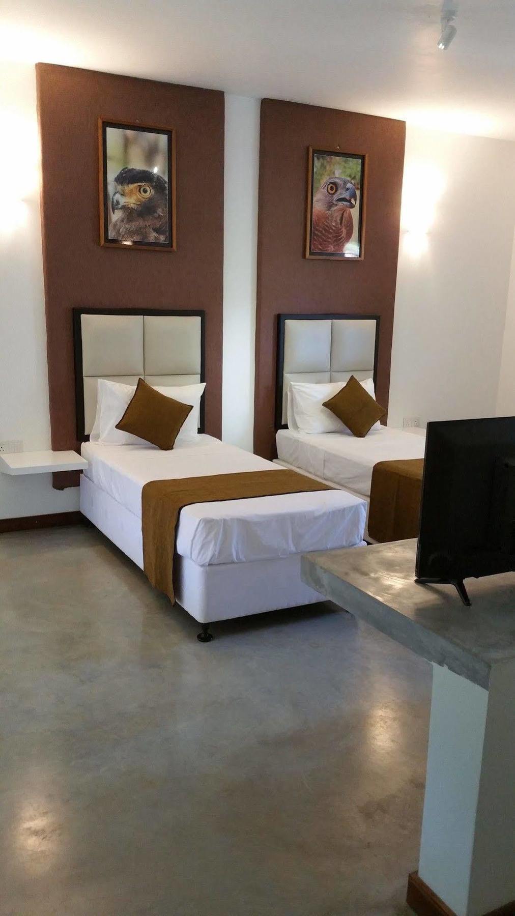 Jade Green Hotel Hambantota Exteriör bild