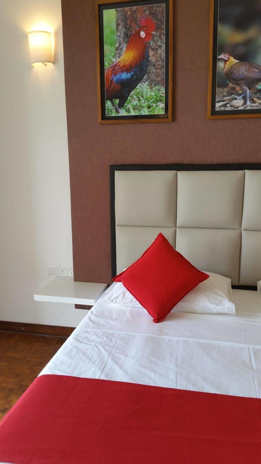 Jade Green Hotel Hambantota Exteriör bild