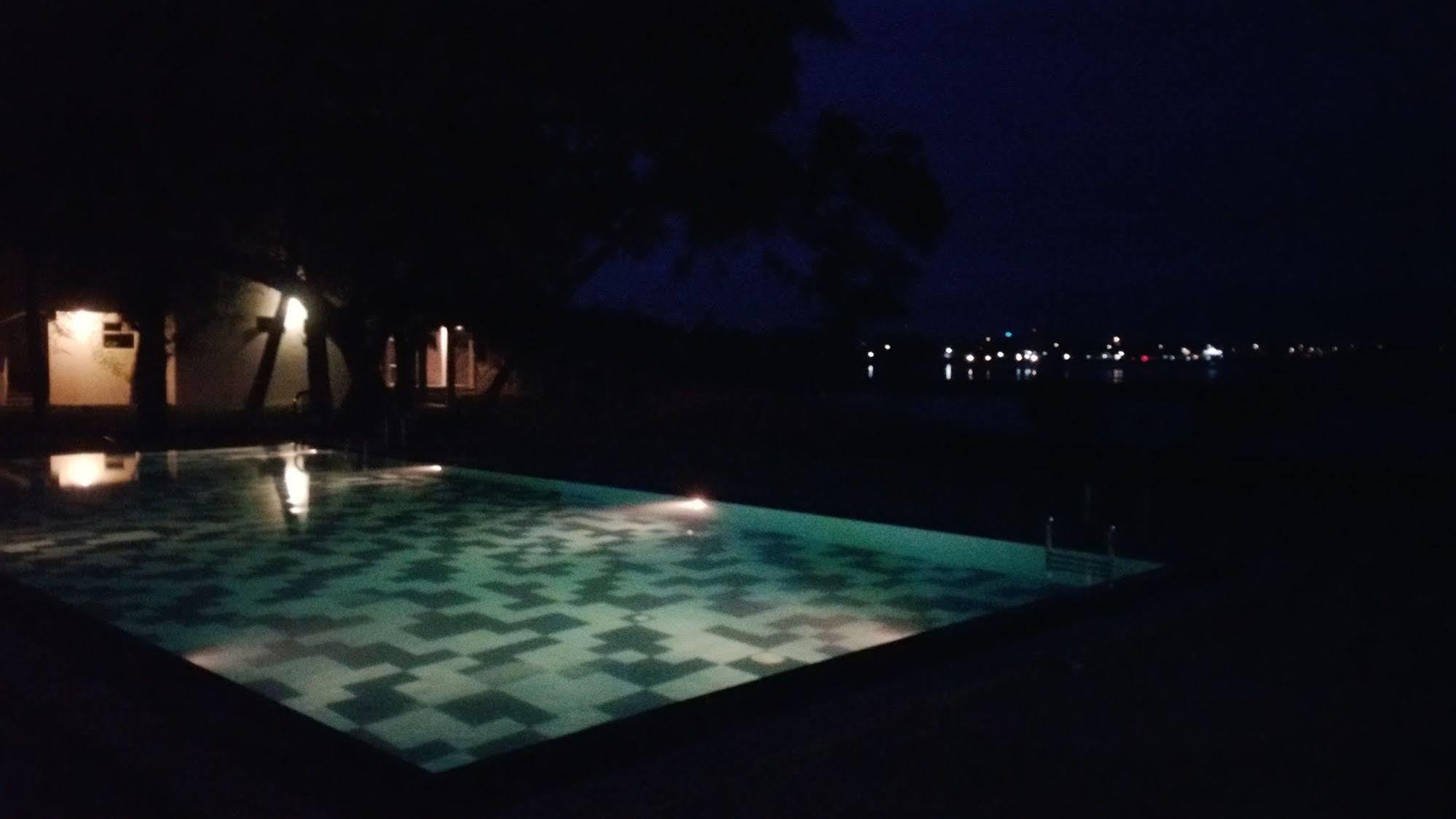 Jade Green Hotel Hambantota Exteriör bild